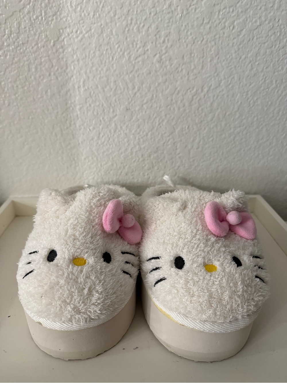 Hello Kitty x Forever 21 Platform Plush Slippers with Pink Bows